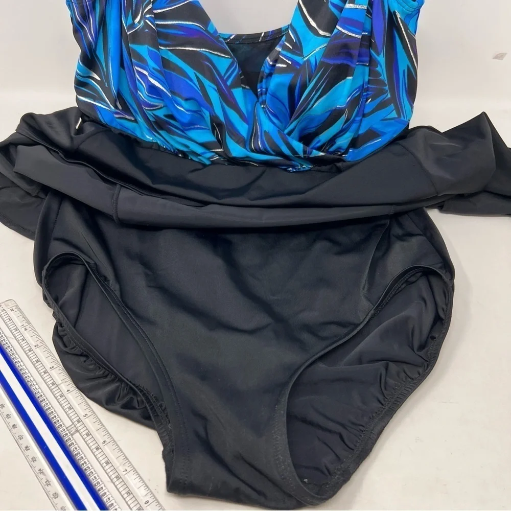 Longitude Skirted Swim Dress Size 10 Black Blue Print Long Torso Straight Back